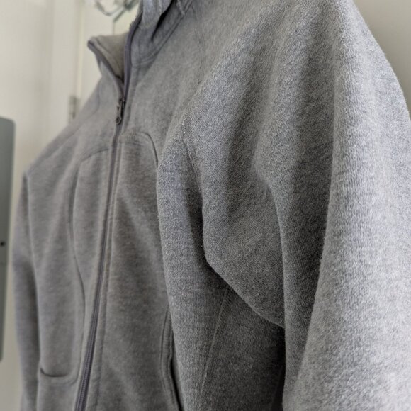 Light Grey Fleece Linning Slim Fit Lululemon Hoodie Size 4 Excellent Condition - Picture 3 of 4